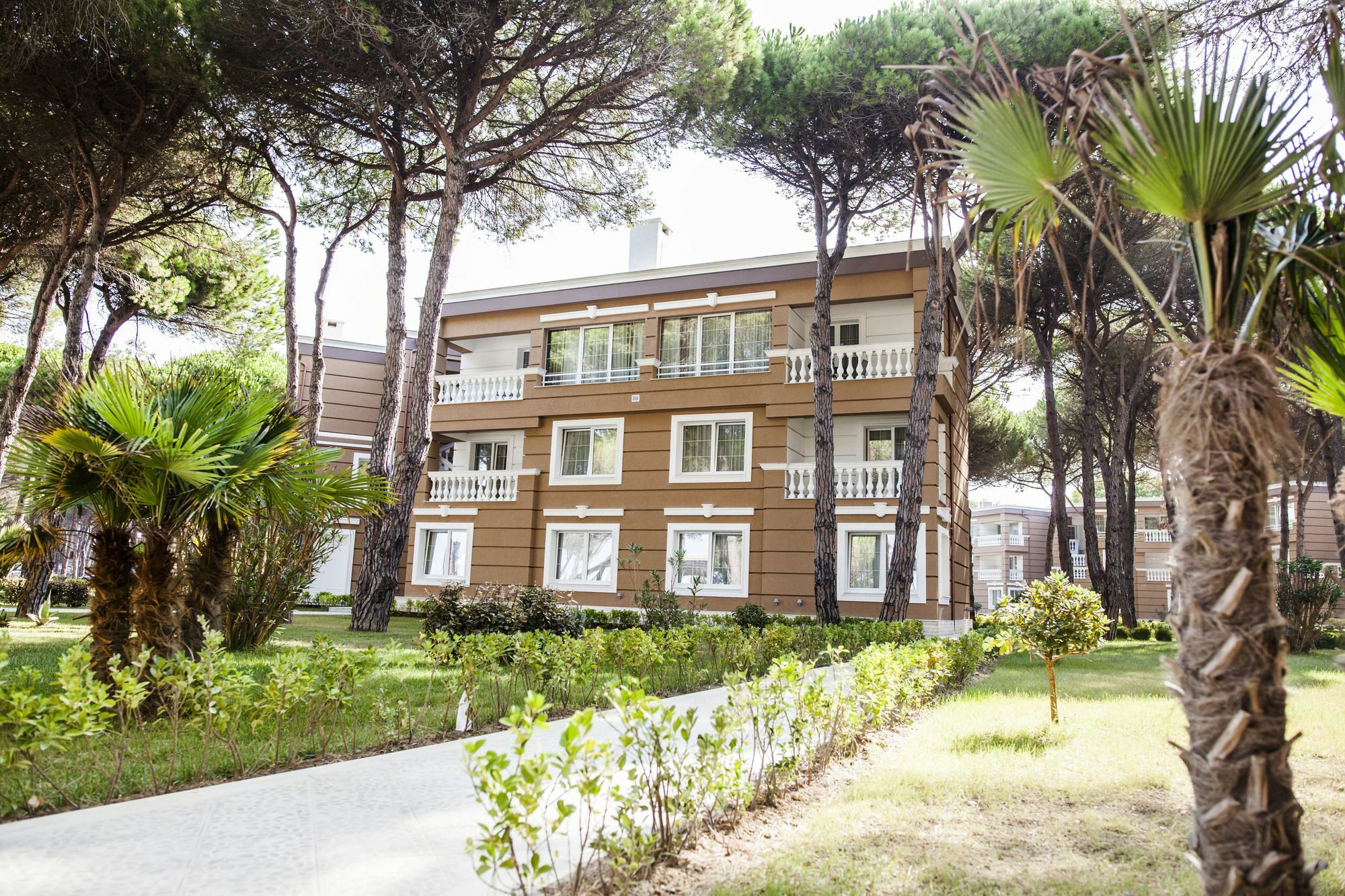 Prestige Resort Golem  Exterior foto